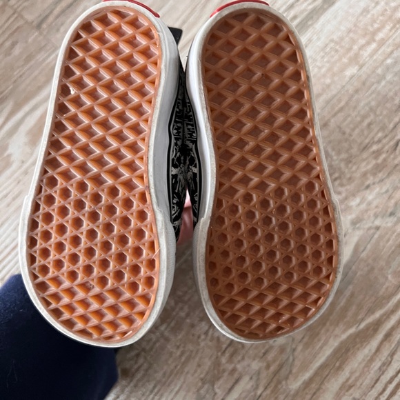 Vans - Picture 2 of 4